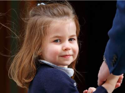 Кейт Миддлтон показала новые снимки принцессы Шарлотты